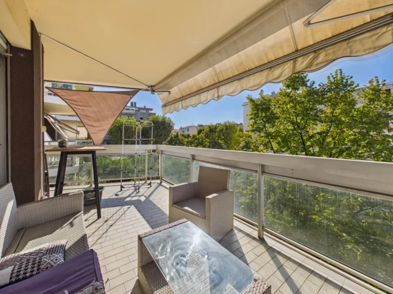 Appartement 3 pièces 69 m² Nice Riquier