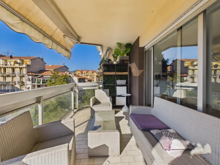 Appartement 3 pièces 69 m² Nice Riquier