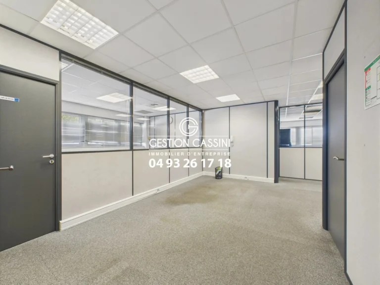Bureau 12 pièces 330 m² Rousset