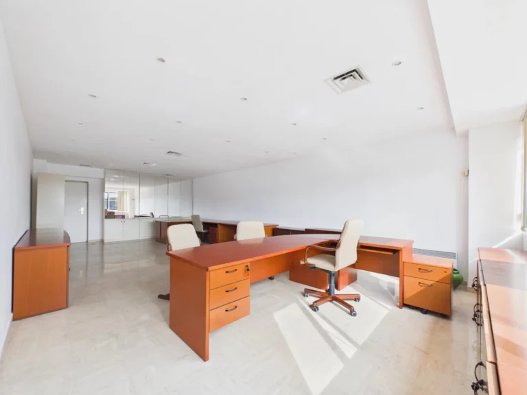 Bureau 1 pièces 46 m² Villeneuve-Loubet