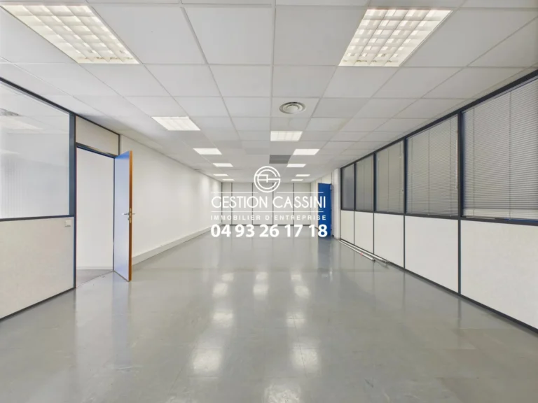Bureau 25 pièces 476 m² Rousset