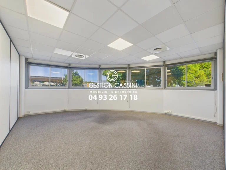 Bureau 25 pièces 476 m² Rousset
