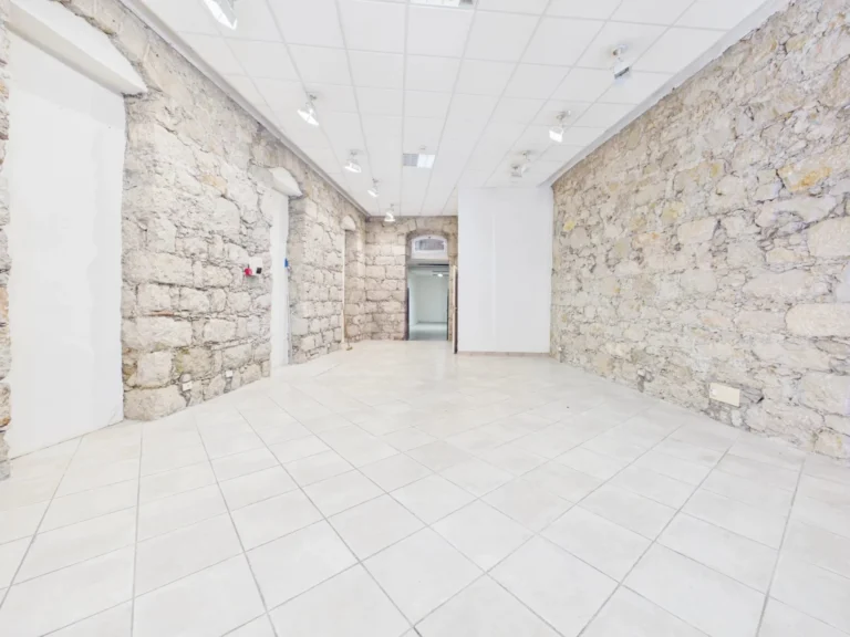 Commerce 3 pièces 161 m² Nice Carabacel
