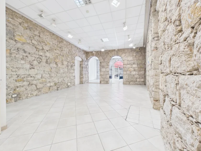 Commerce 3 pièces 161 m² Nice Carabacel