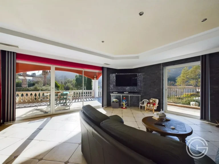 Maison 10 pièces 265 m² Contes