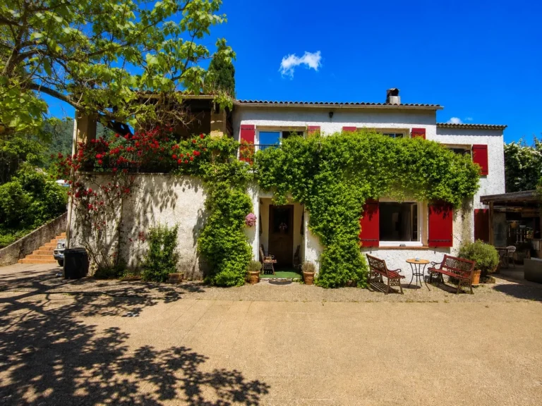Maison 10 pièces 276 m² Tourrette-Levens