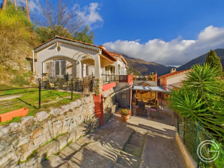 Maison 9 pièces 183 m² Peille